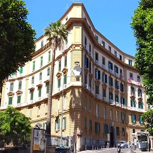 amedeo-suite-il-salotto-di-napoli.hotels-amalfi.com/